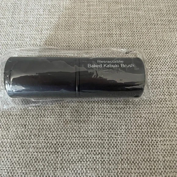 Laura Geller Retractable Baked Kabuki Brush - Picture 2 of 2